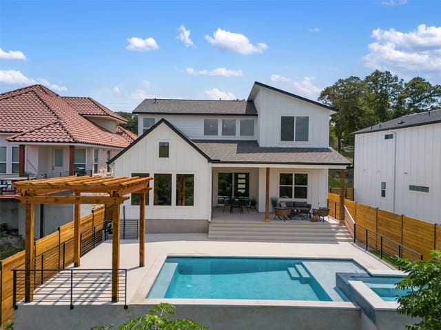 1404 E Applegate Dr