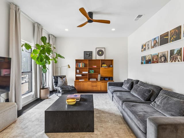 1404 Norwalk LN Unit #204