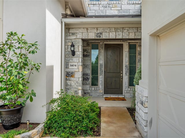 1404 Scenic Oaks Dr