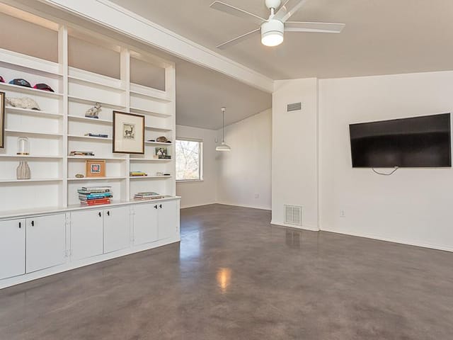 1404 W 32nd ST