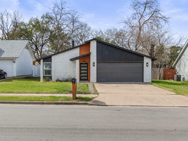 1405 Sahara Ave