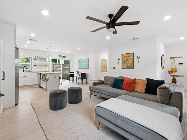 1406 Camelot CIR Unit #1