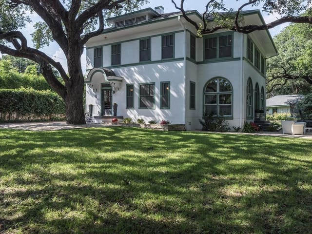 1406 Enfield RD