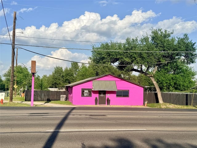 1406 N Bell BLVD