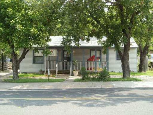 1406 W North Loop BLVD