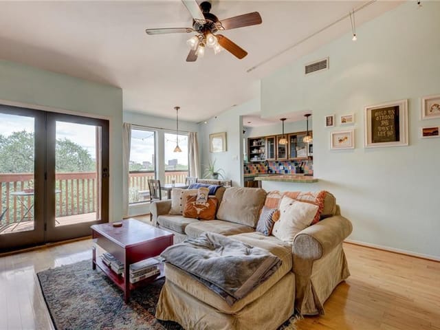 1406 Windsor Rd Unit #304