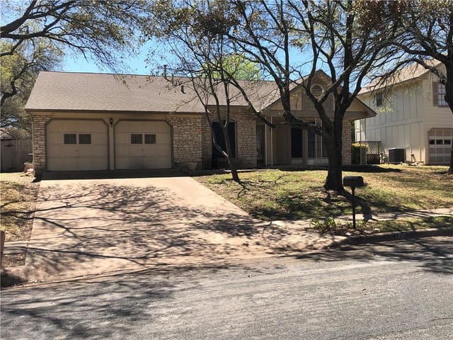 1407 Monica St