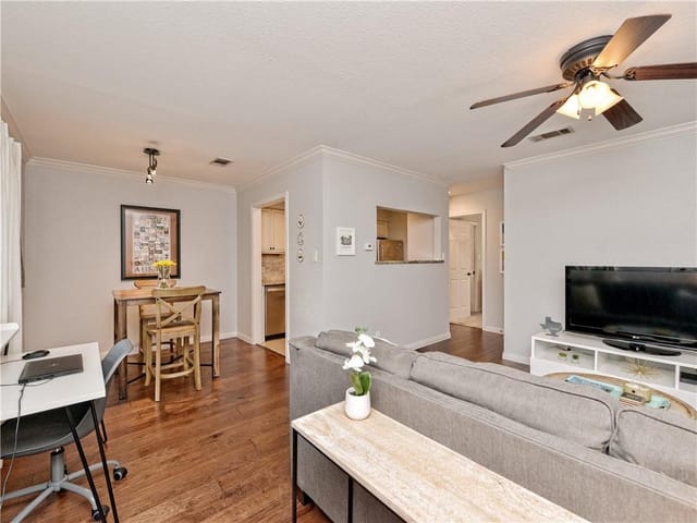 1407 W 39 1/2 St Unit #203