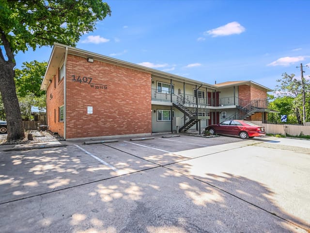 1407 W 39th 1/2 St Unit #203