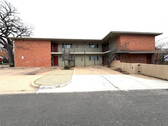 1407 West 39th 1/2 ST Unit #202