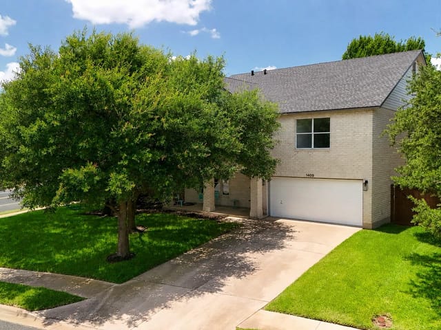 1409 Chalk LN