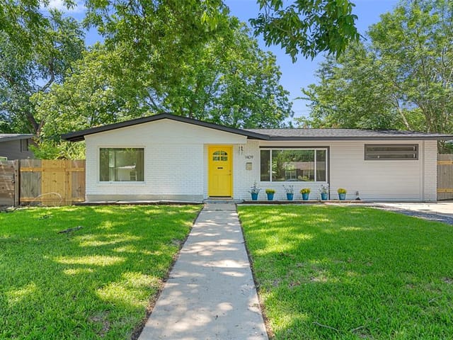 1409 Hillcrest Dr