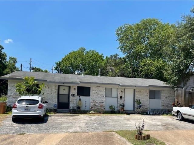 1409 Valleyridge Dr