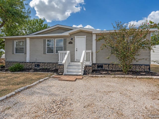 141 Davie LN