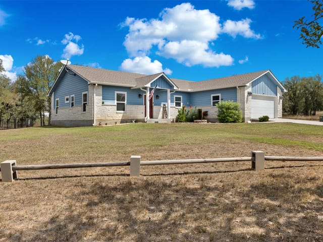 141 Eagle Point Cv