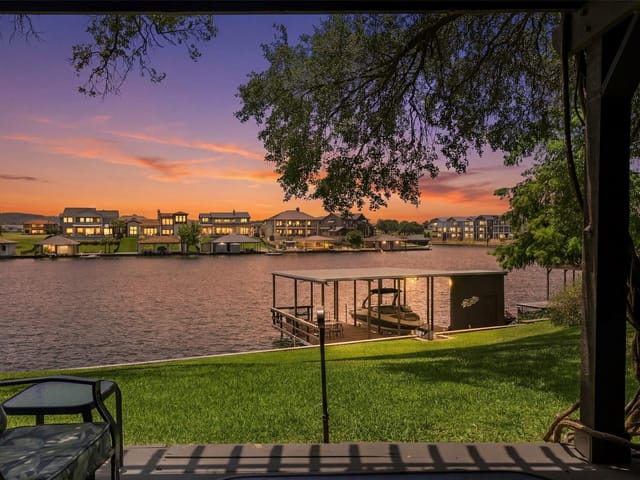 141 Perry LN