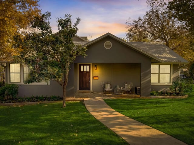 1411 Burford PL