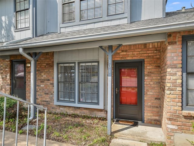 1411 Gracy Farms Ln Unit #101