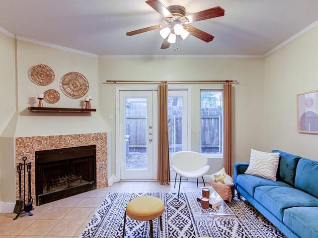 1411 Gracy Farms Ln Unit #121