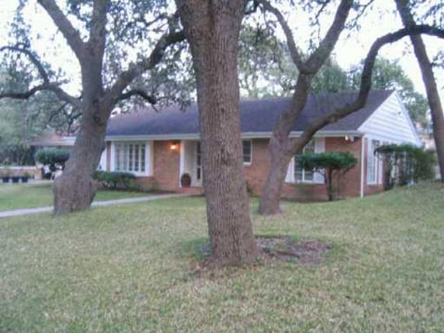 1411 Parkinson DR