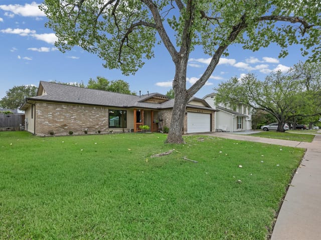 1413 Charolais DR