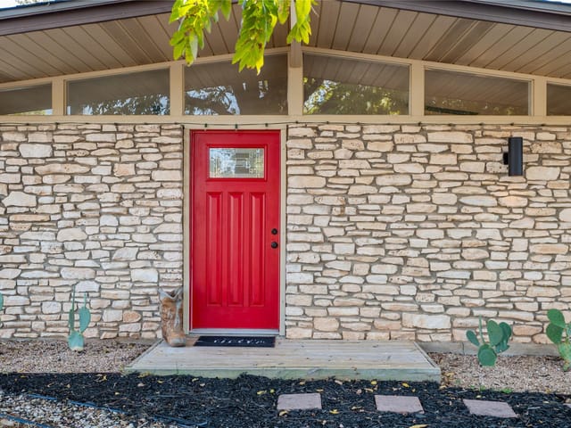 1413 S Redondo Dr