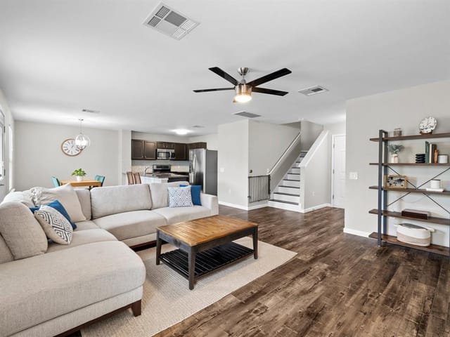 1414 Strickland Dr