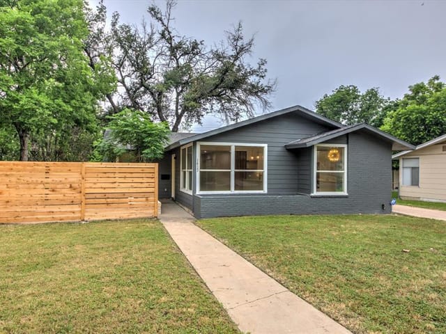 1417 Corona Dr