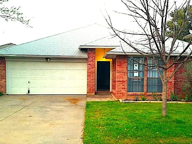 14204 Vandever St