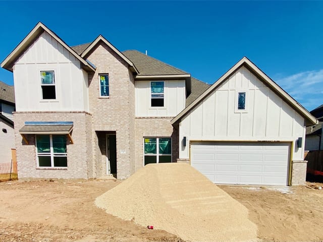 1421 Amanda Paige DR
