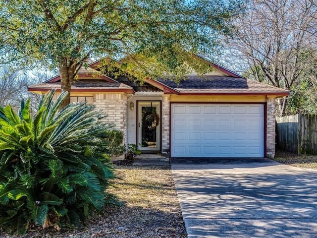 1421 Dominique Dr