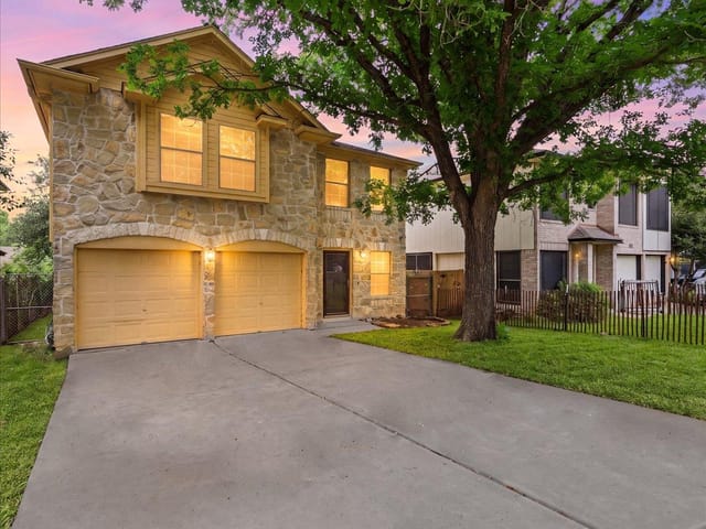1421 Garden Path Dr