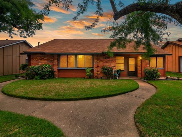1422 W Braker Ln