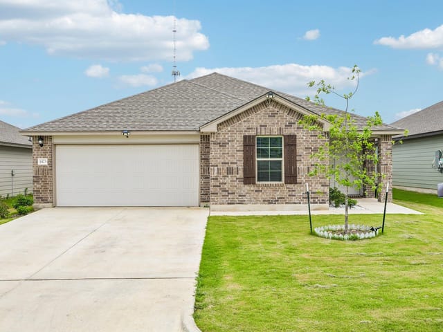 1423 Athan Dr