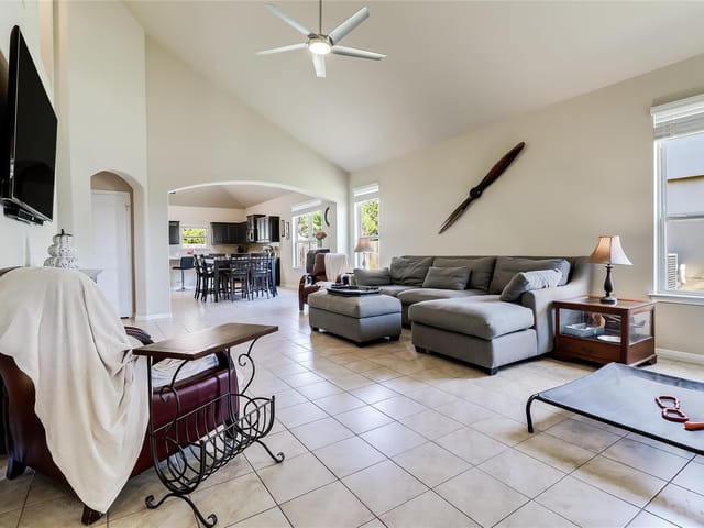 1425 Hamiltons Way