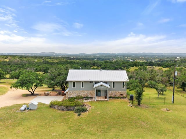 143 Oak LN