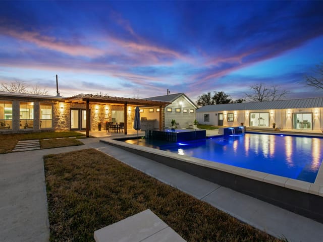 14300 Summit View Dr