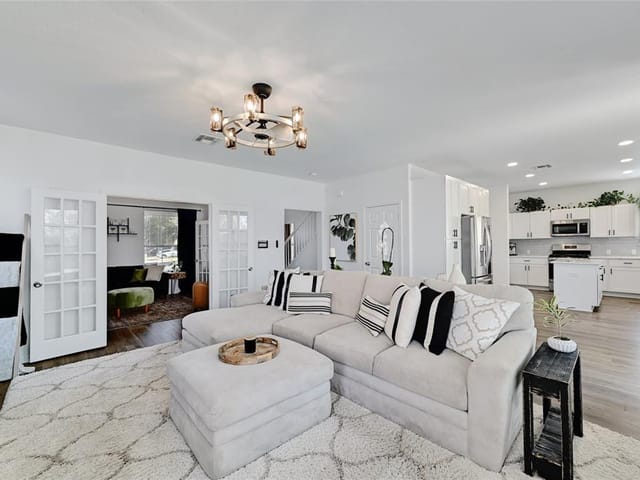 1433 Bradbury Ln