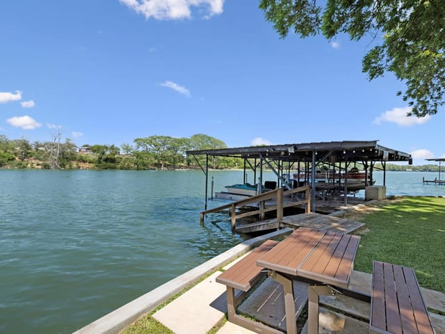 1435 E Zipp RD