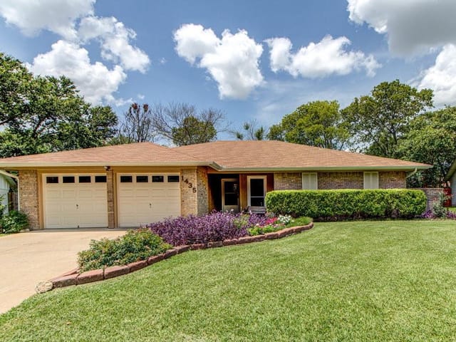 1435 S Meadows Dr