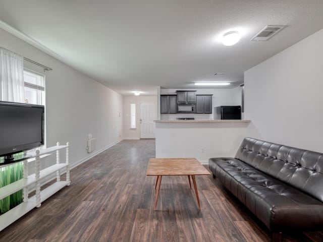 1436 Breanna Ln