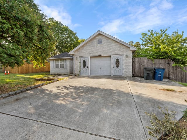 1436  Devin Dr  