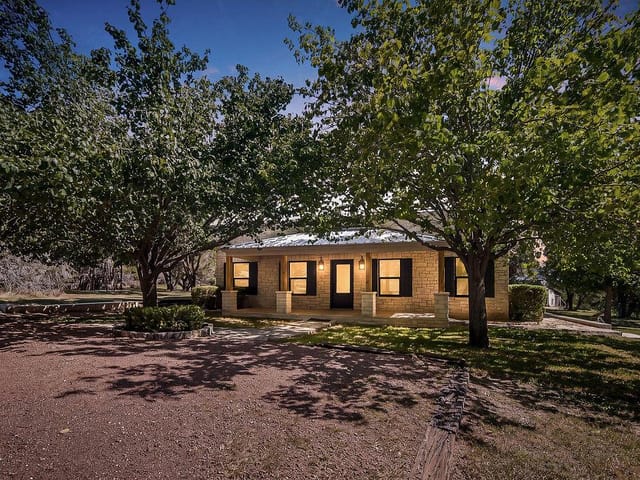 146 Hillside DR