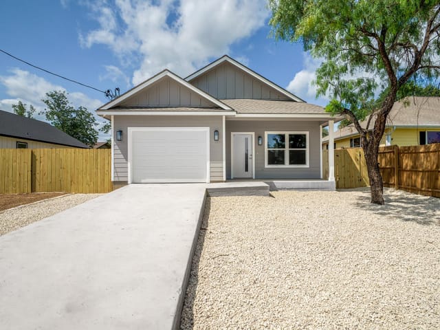 147 W Pine DR