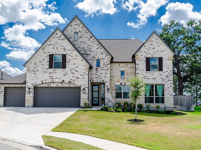 148 Robert Brown LN