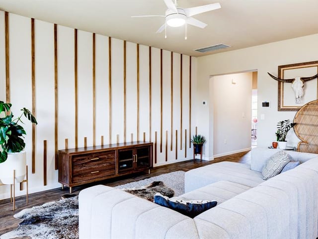 14913 Custis Ln