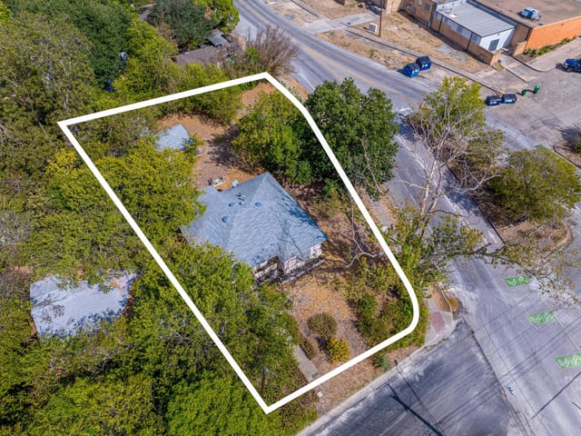 1500 W Saint Johns Ave