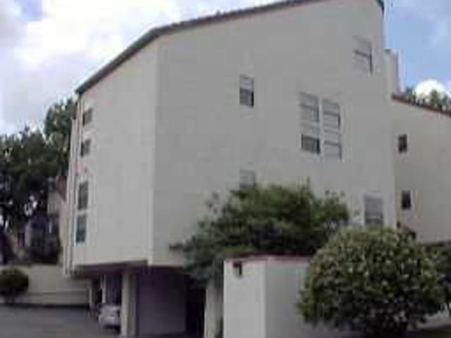 1500 WOODLAWN BLVD Unit #10