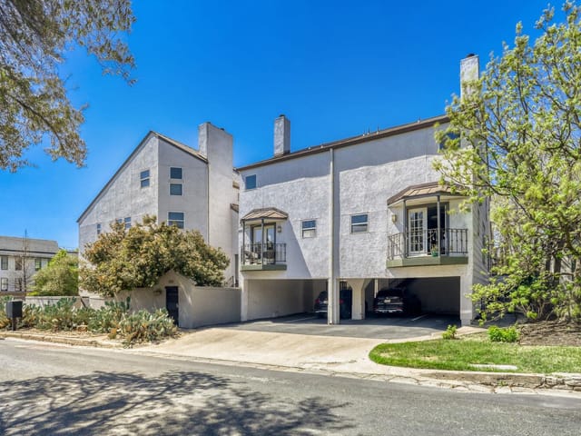 1500 Woodlawn BLVD Unit #105