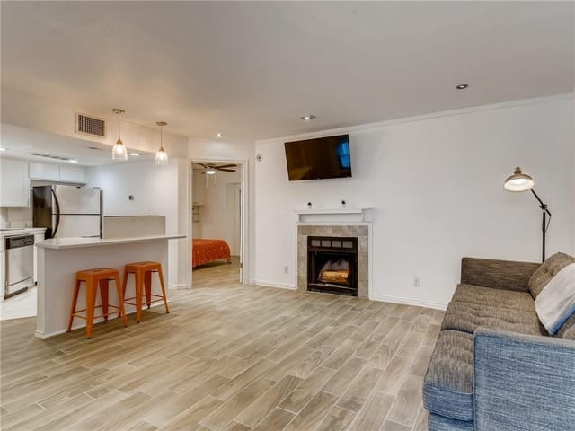 1500 Woodlawn BLVD Unit #105